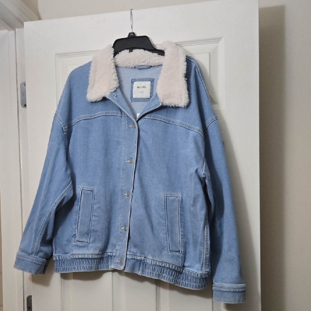 Hollister Denim jacket with faux Fur Collar